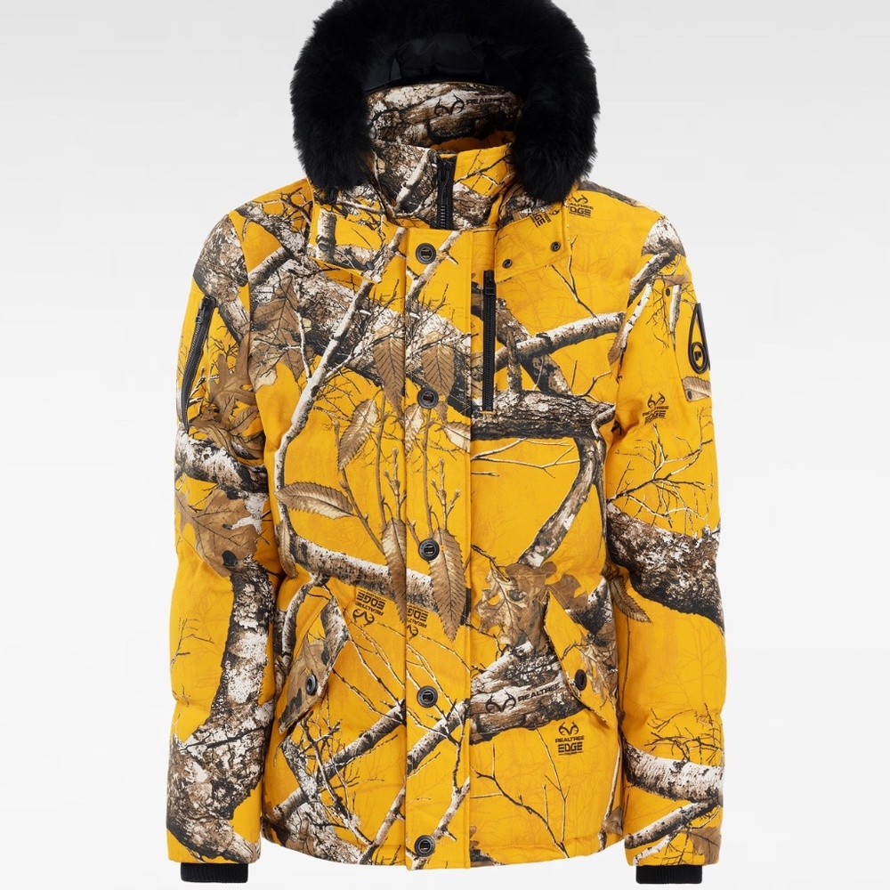 Men's Yellow Camouflage Puffer Jacket with Fur-Trimmed Hood